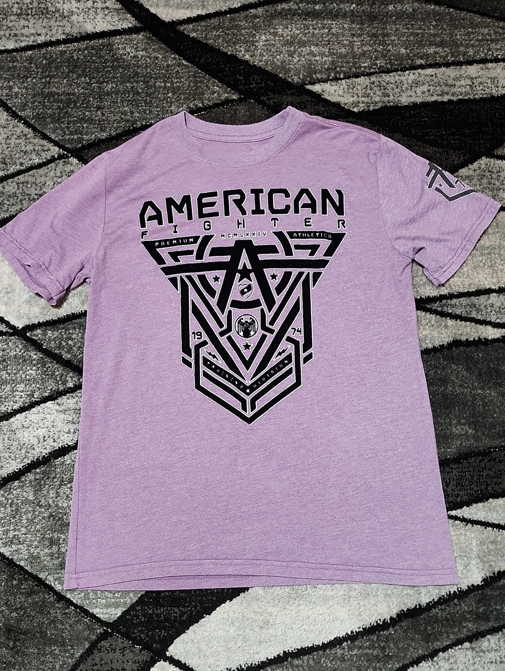 AMERICAN FIGHTER MAUVE RAISED BLACK VELVET GRAPHIC CREWNECK TEE-SHIRT